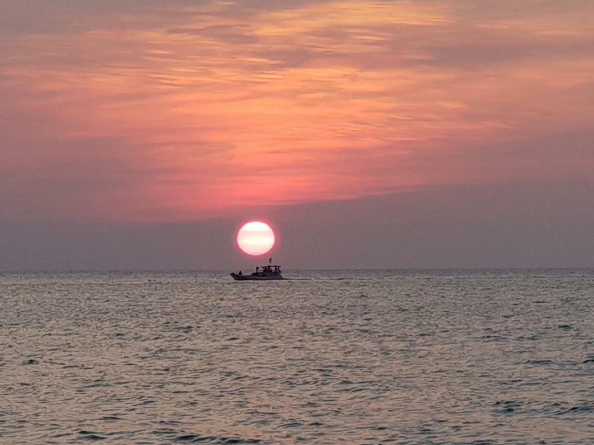 Omah Laut Bondo Jepara - By The Beach, Direct View Of The Sea, Great Base For Water Sports Margokerto 외부 사진